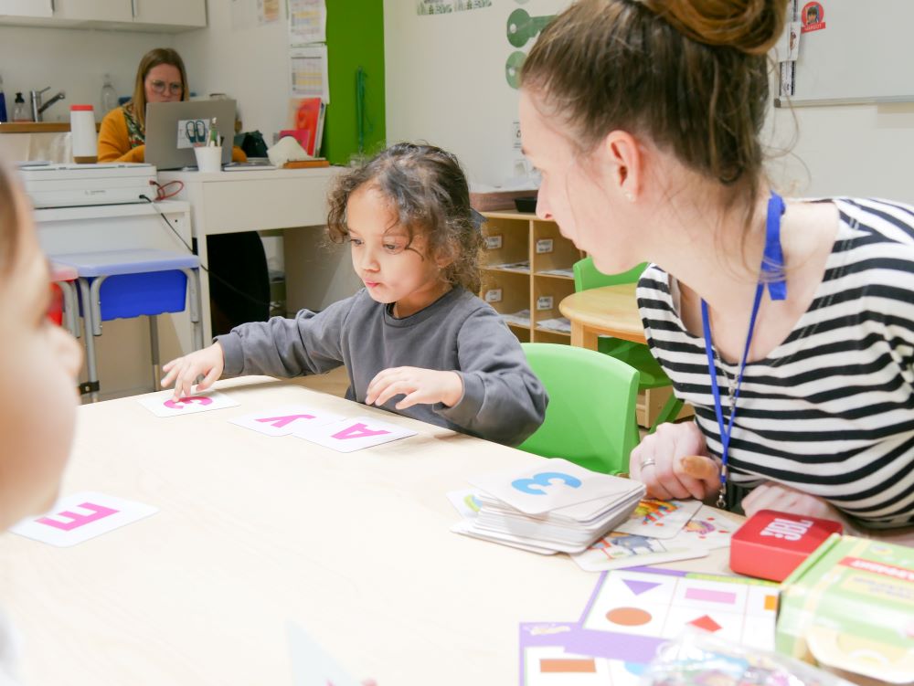 A student is learning Russian in Tessa Afterschool language class. 