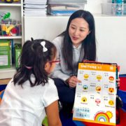 A preschool teacher is teaching how to express different emotions in Mandarin.